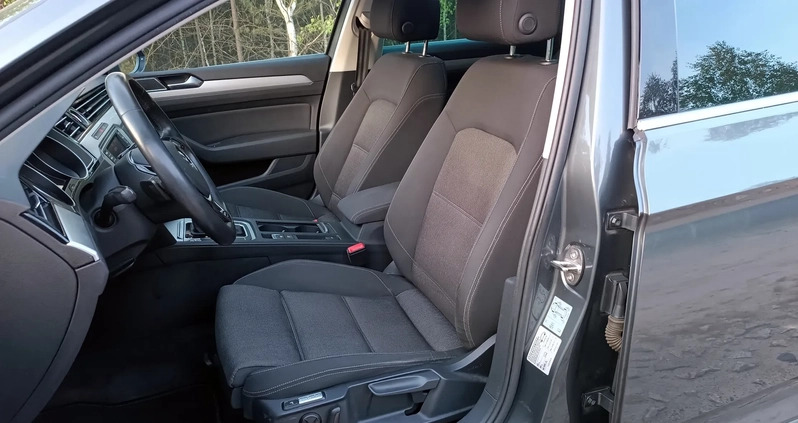 Volkswagen Passat cena 57400 przebieg: 147000, rok produkcji 2016 z Gubin małe 277